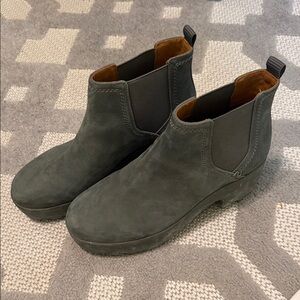 Zodiac Dark Gray Chelsea Boots
